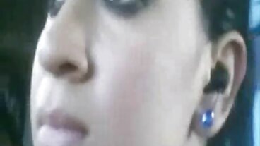நாட்டி அமெரிக்காவைச் சேர்ந்த அபிகெயில் மேக் மற்றும் அவா ஆடம்ஸ் ஆகியோருடன் இயற்கையான டிட்ஸ் திரைப்படம்