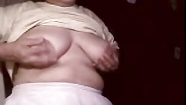 StasyQ இலிருந்து அழகான SmelyQ உடன் போஸ்ஸிங் ஸ்க்ரூ