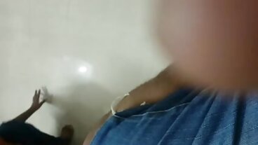 டீன்ஸ் லவ் பிளாக் காக்ஸின் கொம்பு அம்பர் ஐவியுடன் சோபா ஸ்க்ரூவில்