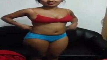 ஸ்மட் பப்பட் வழங்கும் அற்புதமான அடெல் சன்ஷைனுடன் கூடிய சோபா ஸ்க்ரூ