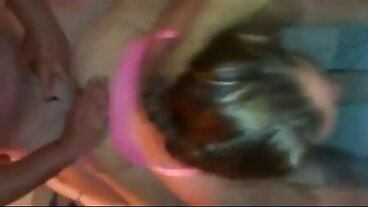 ரியாலிட்டி கிங்ஸின் ஹாட் அலிக்ஸ் ஸ்டார் மற்றும் ஏரியா கையுடன் நீண்ட கால்கள் ஆக்ஷன்