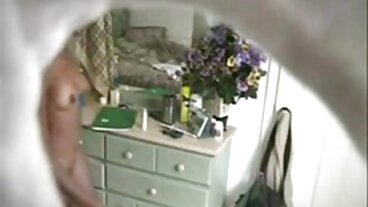 பிளாக் அம்புஷின் அற்புதமான ஏரியாவுடன் நடுத்தர அளவு டைட்ஸ் காட்சி