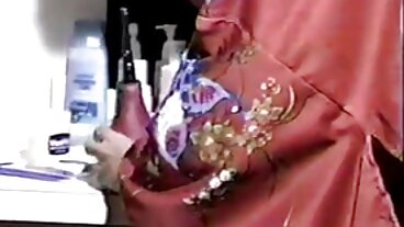 சோபா ஸ்க்ரூவில், துஷியைச் சேர்ந்த எலினா வேடெம் மற்றும் ஜினா கெர்சன் ஆகியோருடன்