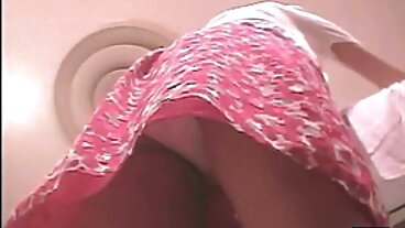 The White Boxxx இலிருந்து சூடான Zuzu ஸ்வீட் உடன் டாட்டூ பேங்